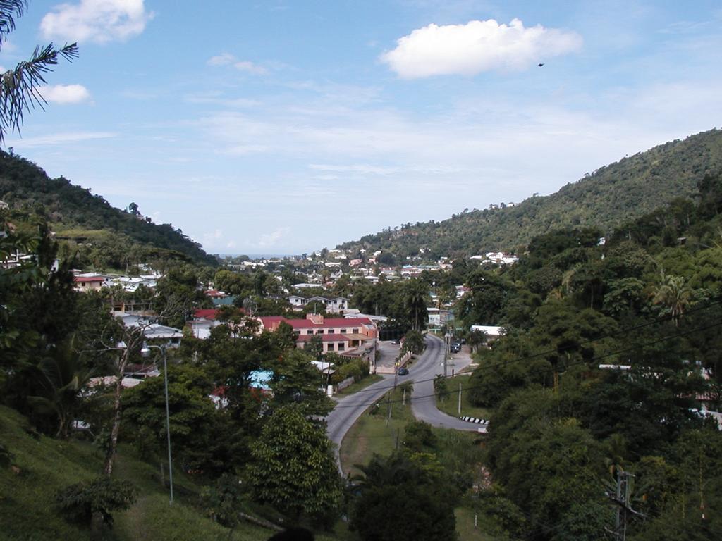 Monique'S Guest House Maraval Exterior photo