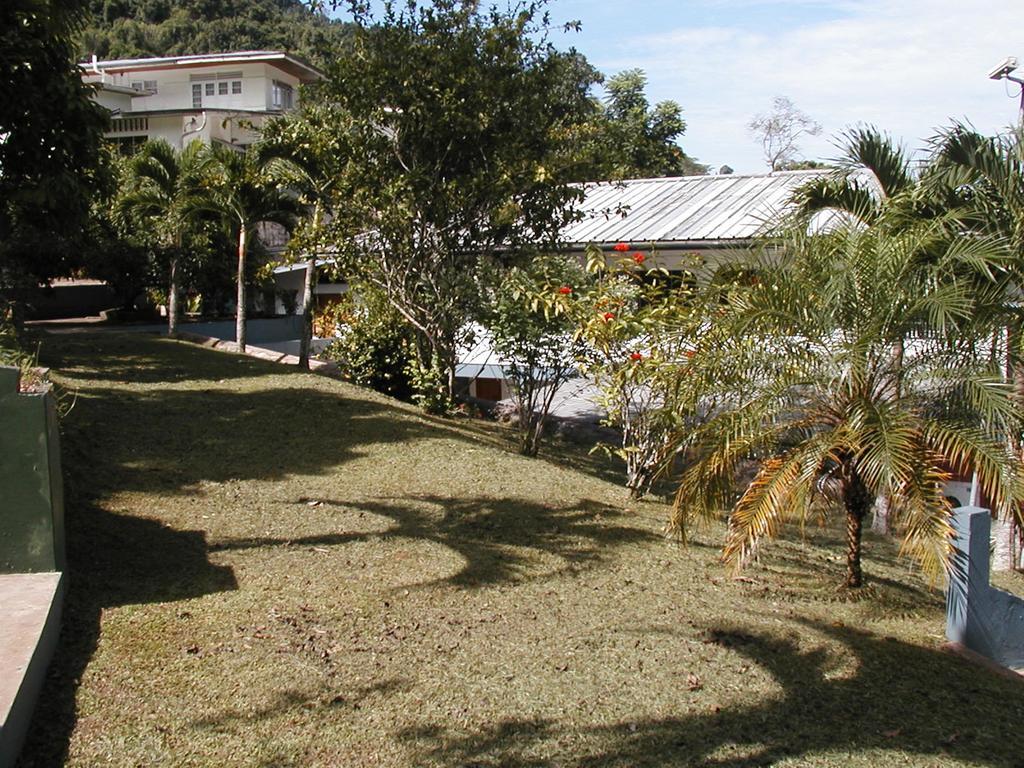 Monique'S Guest House Maraval Exterior photo