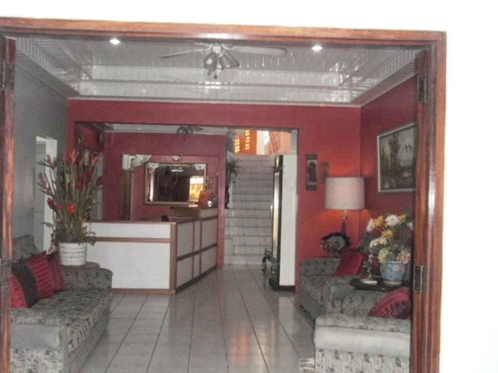 Monique'S Guest House Maraval Exterior photo